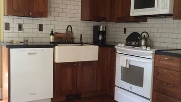 冰箱、微波炉、烤箱、炉灶