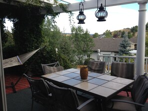 Outdoor dining - Beautiful Family Home Close To Local Attractions (Rapid City)