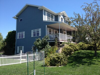 Beautiful Family Home Close To Local Attractions