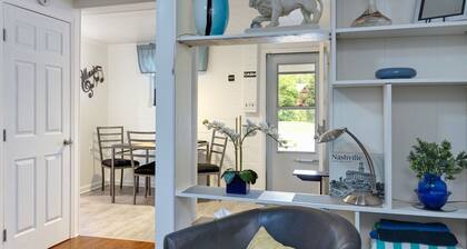 Noteworthy by Opryland. No Stairs Fast Wifi.