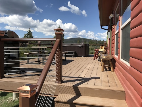 Whispering Pines Guest Cabin At Georgetown Lake - Family & Pet Friendly, Hot Tub