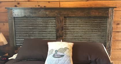 Whispering Pines Guest Cabin At Georgetown Lake - Family & Pet Friendly, Hot Tub