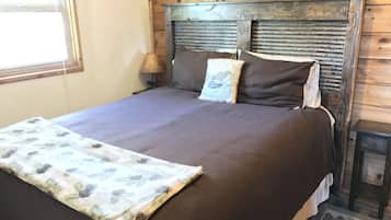 2 bedrooms, travel crib, free WiFi, bed sheets