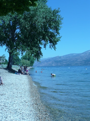 Lakefront Guest House  - Two bedrooms and two bathrooms