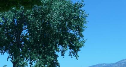 Lakefront Guest House - Two bedrooms and two bathrooms