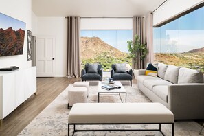 TV, caminetto, lettore DVD, tavolo da ping pong