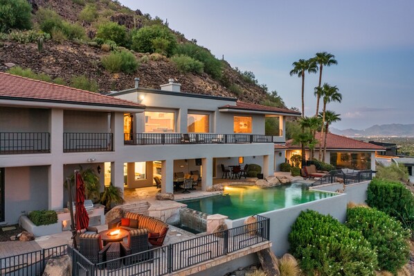 حمّام سباحة مُدفَّأ