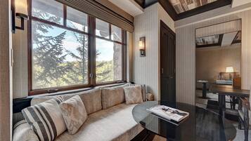 Smart TV, fireplace, video games, ping pong