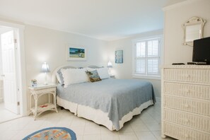 5 bedrooms, WiFi, bed sheets - WALK TO THE BEACH !! BOOK THIS 5 STAR PLACE! (Tybee Island)