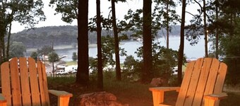 美しいローガンマーティン湖のパオ。 クリアクリークコーブRVリゾート内にあります。