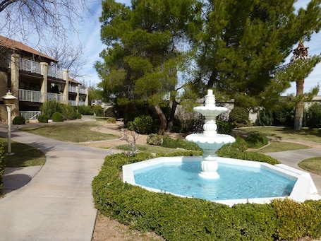 Property grounds. "Condo Du Jour!" Remodeled! Comfortable King Bed!