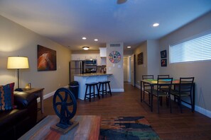 TV, books - "Condo Du Jour!"  Remodeled!  Comfortable King Bed!   (Saint George)