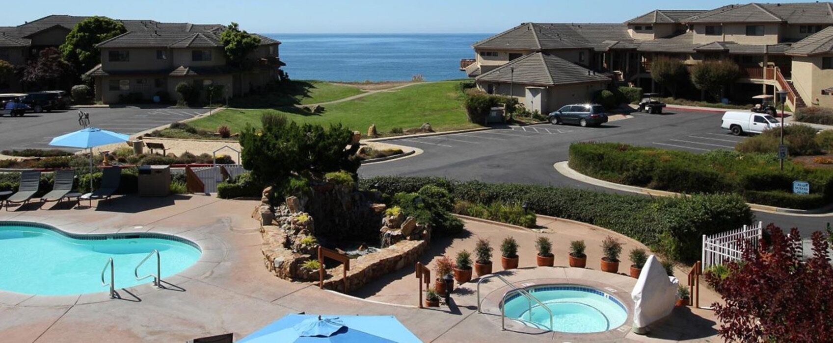 Alberca al aire libre y alberca climatizada