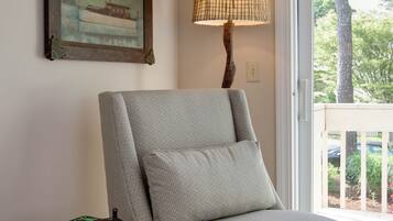 Smart TV, DVD player, books