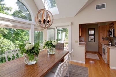 Ocean Edge Luxury Condo, Constantly Updated, Just steps to Arbor Pool