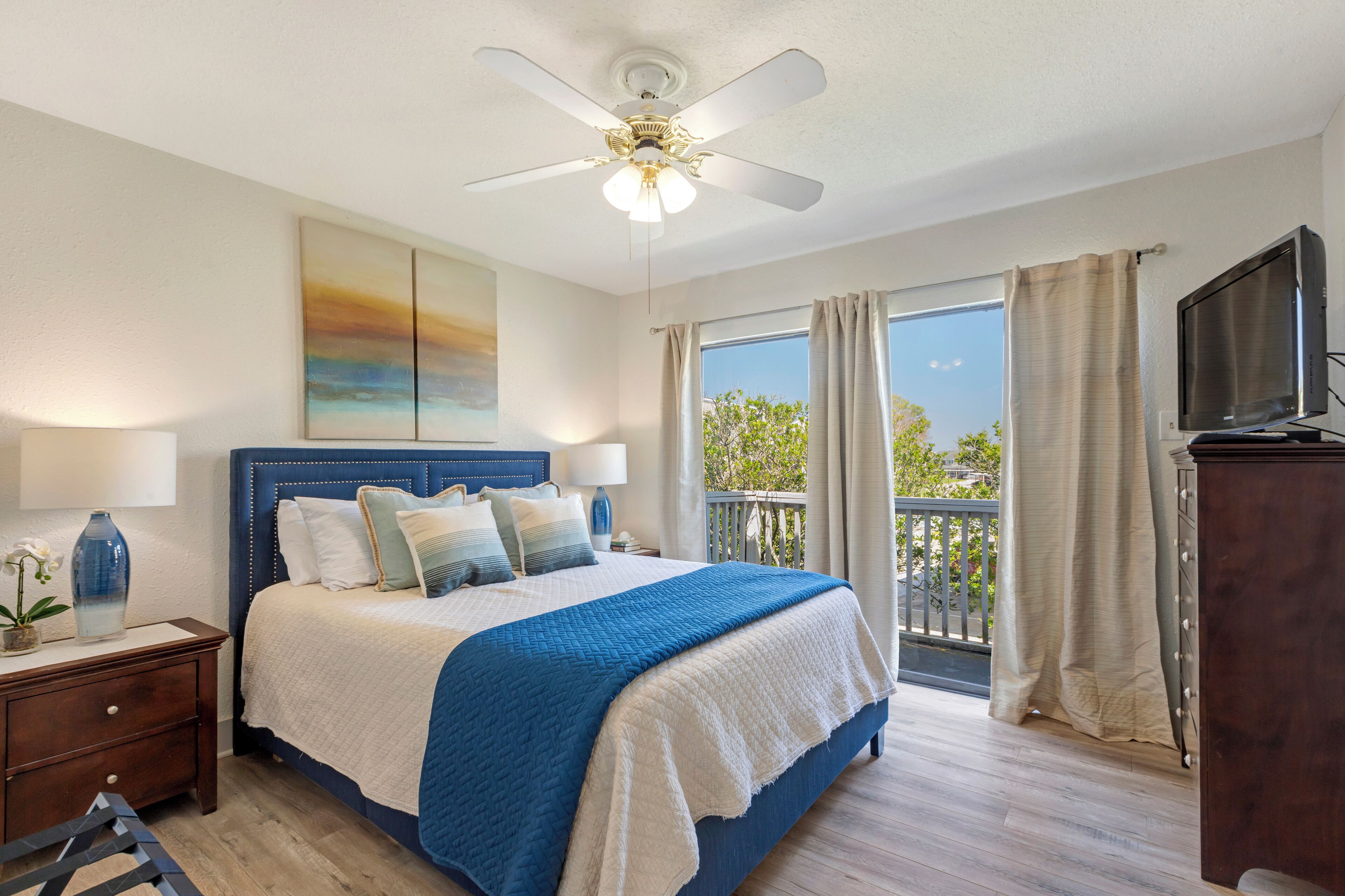 3 chambres, fer et planche à repasser, lit parapluie, accès Internet