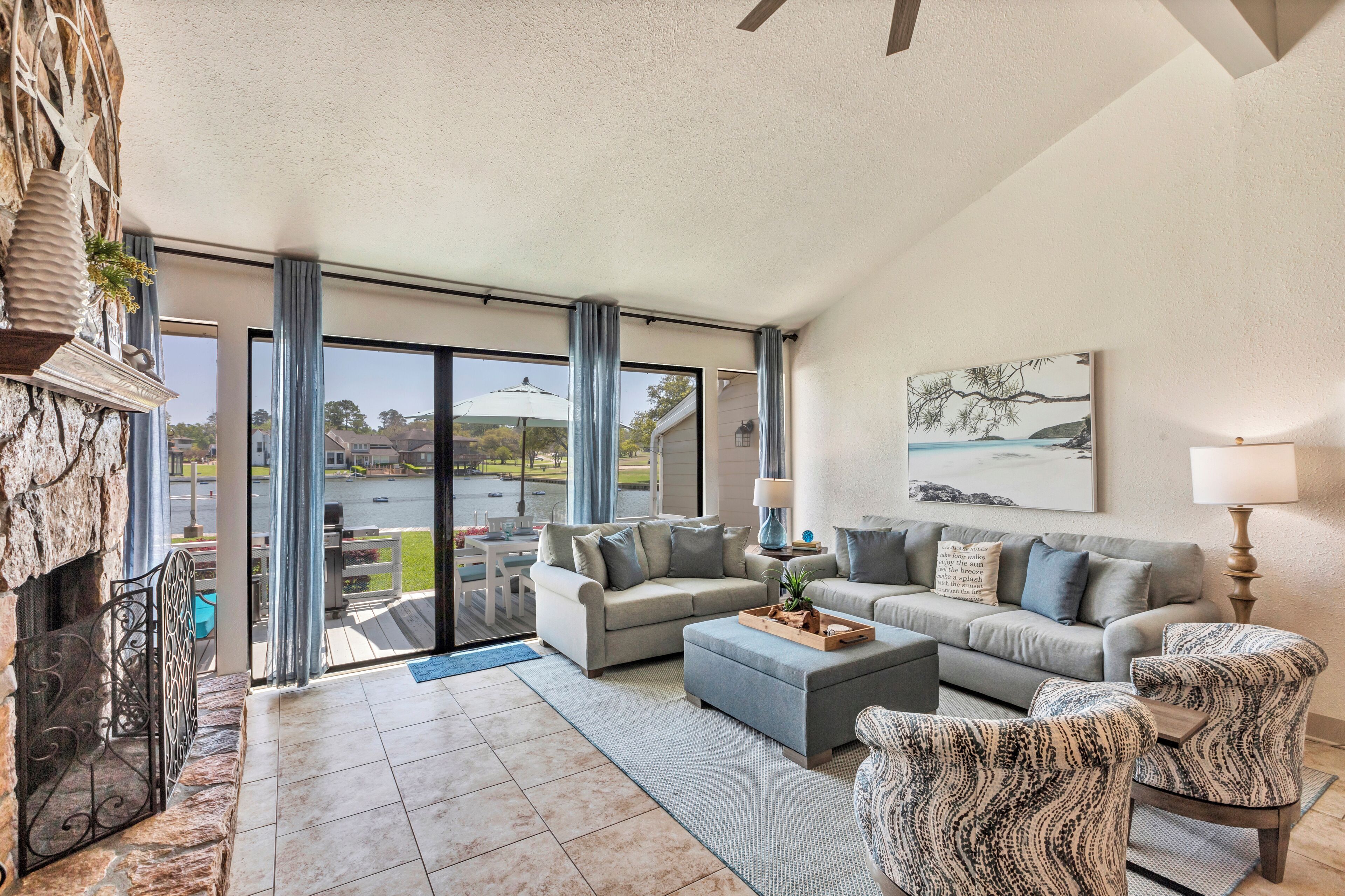 Fernseher, Kamin, DVD-Player, Stereoanlage