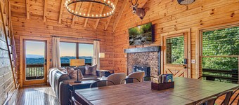 Mtn View Cabin 5 min to Downtown Blue Ridge w/Hot Tub and Firepit, Pet Friendly!