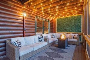 Interior - Mtn View Cabin 5 min to Downtown Blue Ridge w/Hot Tub and Firepit, Pet Friendly! (Blue Ridge)