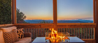 Mtn View Cabin 5 min to Downtown Blue Ridge w/Hot Tub and Firepit, Pet Friendly!