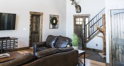 Suuri ryhmä ylellinen mökki! Tule nauttimaan kiitospäivästä ja joulusta!