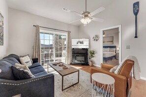 Smart TV, fireplace, stereo