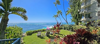 Gold Coast Ocean View One Bedroom w/ Full Kitchen & WiFi