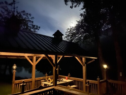 Your Get away in a Modern Creekside  Cottage Directly on Pine Creek & Rail Trail