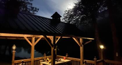 Your Get away in a Modern Creekside Cottage Directly on Pine Creek & Rail Trail