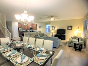 Smart TV, video games, ping pong, music library - The Serenity Estate! Sleeps 19 - Golf, DISNEY, Universal, & More! (Davenport)