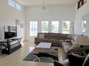 Smart TV, table tennis