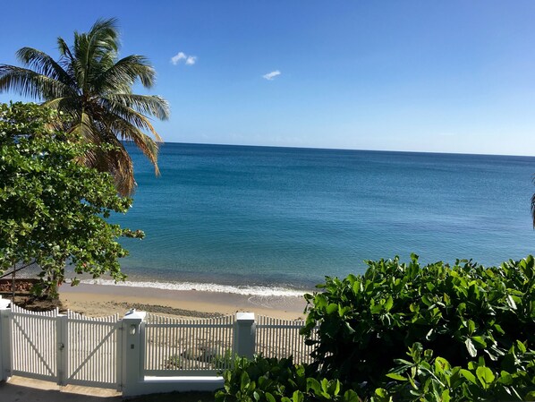 Beach nearby, sun loungers, beach towels