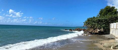 Beach nearby, sun-loungers, beach towels