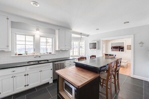 Fridge, microwave, oven, stovetop - Sunshine Haus, Sleeps up to 14,  Hot Tub, Pool, Walk to Main Street, 2 firepls (Fredericksburg)