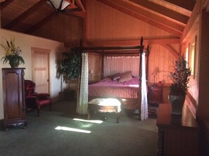6 bedrooms, desk, iron/ironing board, free WiFi