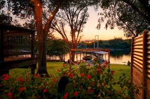 Property grounds - SUMMER READY NEW TIKI BAR - HUGE DOCK, Rope Swing Open Water
Cozy and updated (Burnet)