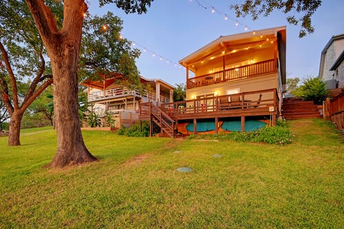 SUMMER READY NEW TIKI BAR - HUGE DOCK, Rope Swing  Open Water 
Cozy and updated