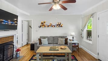 Smart TV, fireplace