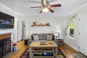 Smart TV, fireplace