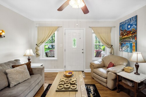 Friendly Family Oasis Airport 5 mins, DT 10 mins