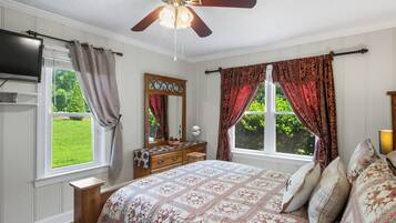 2 slaapkamers, een bureau, een strijkplank/strijkijzer, wifi