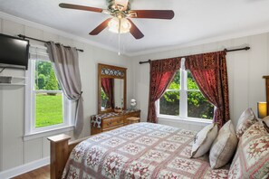 2 bedrooms, desk, iron/ironing board, WiFi