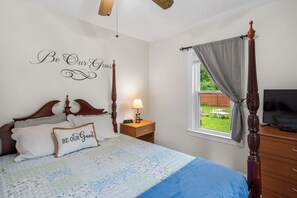 2 bedrooms, desk, iron/ironing board, WiFi