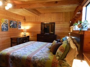3 bedrooms, desk, iron/ironing board, free WiFi - Bison Lodge For Quiet Contemplation, Modern Conveniences, AC/Wifi & Pets (Julian)