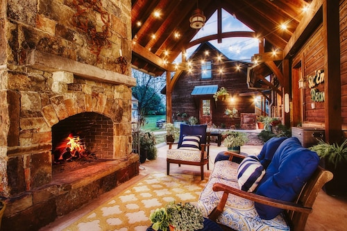 Private, Lake-Front, Guest Suite on Lake Granbury, near downtown!