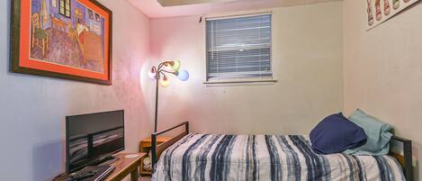 3 bedrooms, iron/ironing board, free WiFi, bed sheets