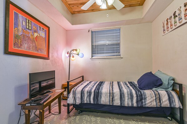 3 bedrooms, iron/ironing board, free WiFi, bed sheets