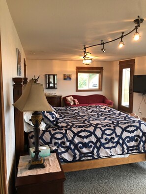 4 bedrooms, desk, iron/ironing board, free WiFi