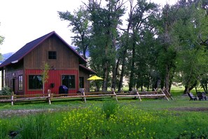 Exterior -  BIG HOLE RIVER RETREAT November-April SPECIAL! (Glen)