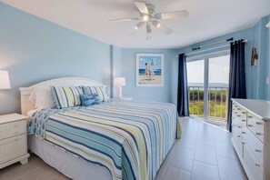 2 bedrooms, iron/ironing board, free WiFi, bed sheets - Bright & Sunny Suite w/ Magnificent Ocean Views (Tavernier)